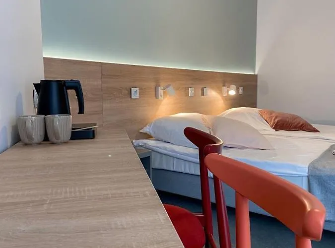 מלון Osrodek Tulipan אוסטראון