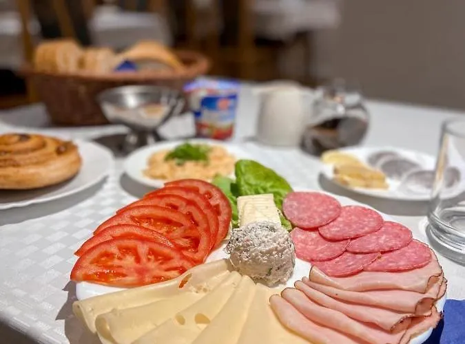 Osrodek Tulipan מלון אוסטראון