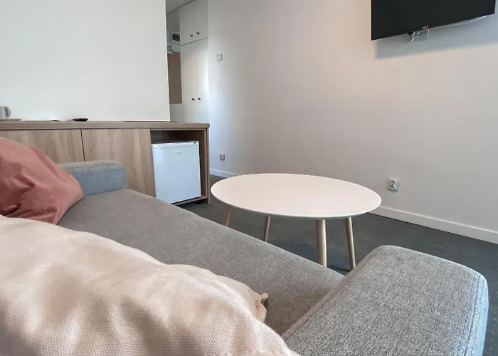 מלון Osrodek Tulipan אוסטראון