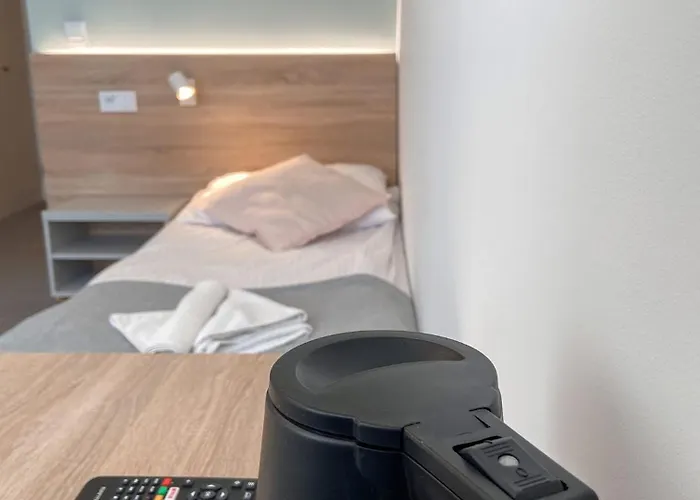 מלון Osrodek Tulipan אוסטראון